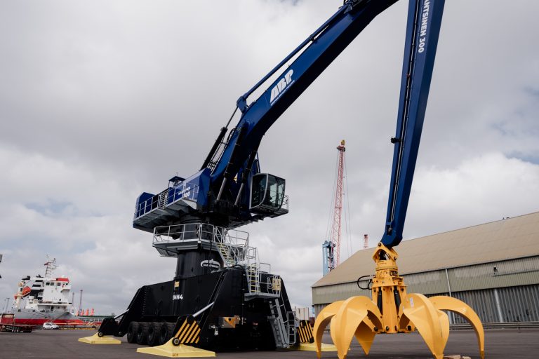 World’s largest hydraulic crane arrives at Immingham