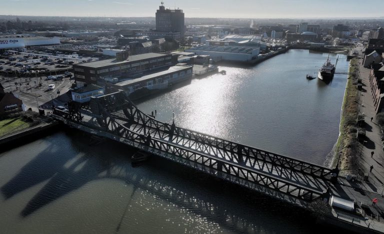 Bridge repair specialist employs Grimsby people for Corporation Bridge project